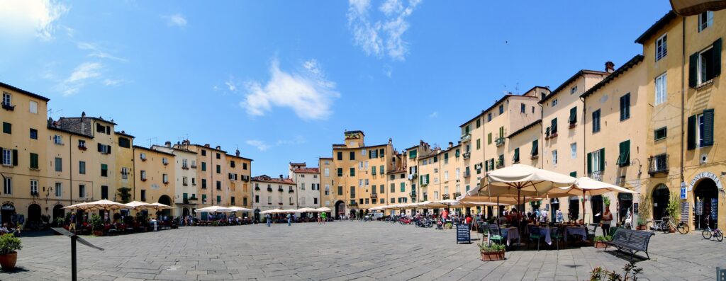 lucca-1097366_1920